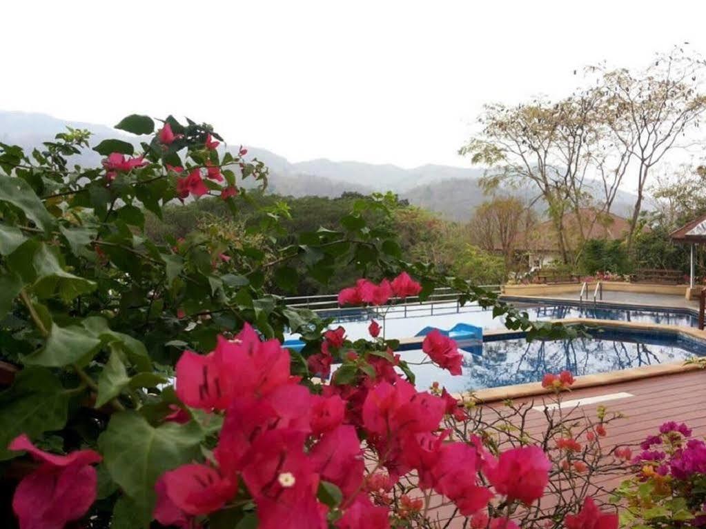 Cabbages & Condoms Khaoyai Resort Pak Chong Extérieur photo